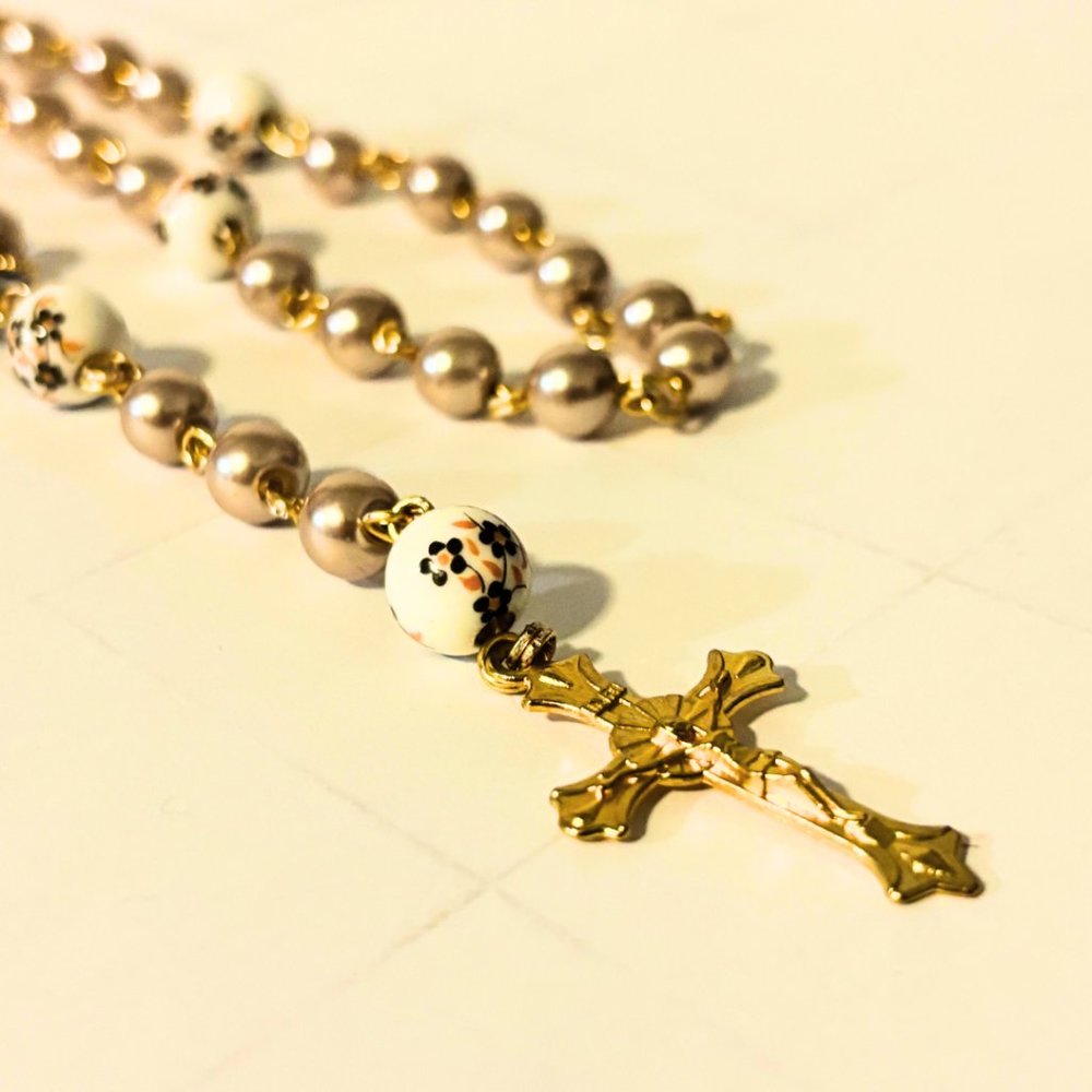 Champagne Glass And Porcelain Beaded Holy Rosary - Picture 1 of 3